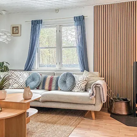 Casa vacanze 3 Bedroom Amazing In Romo