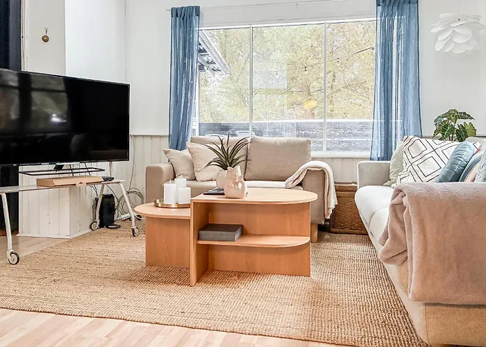 3 Bedroom Amazing In Casa vacanze Romo